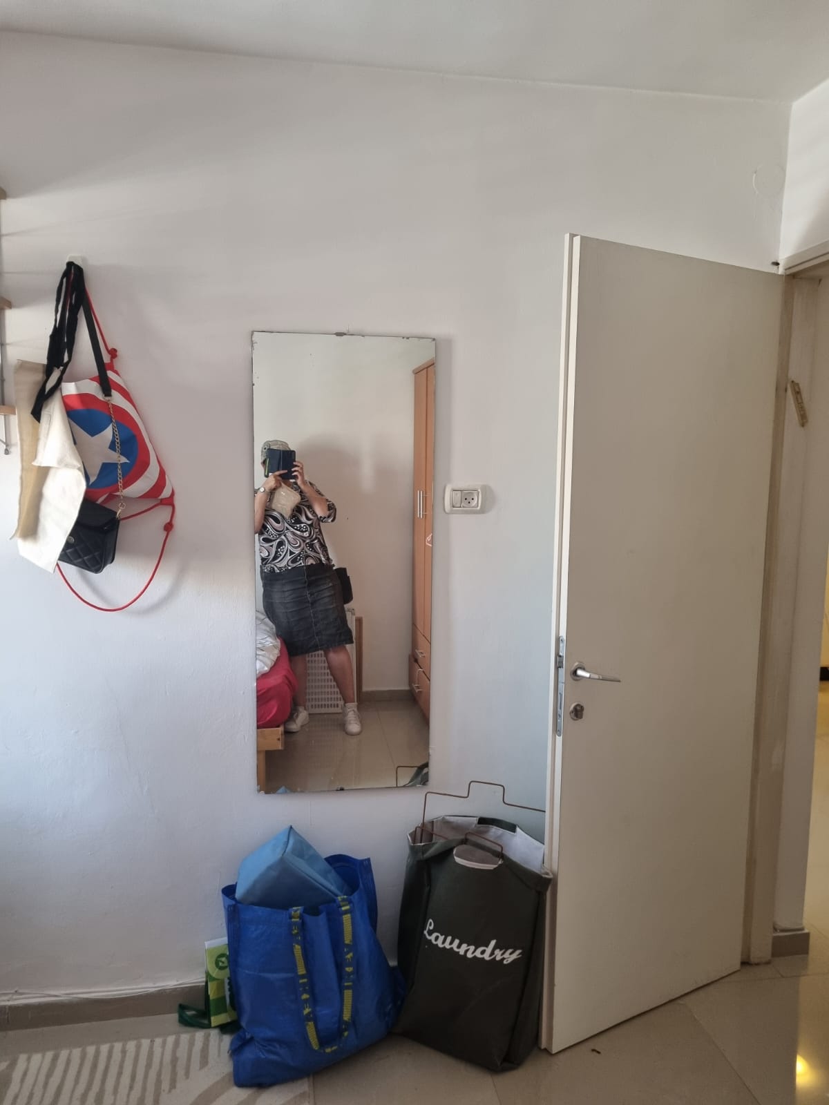 חדר מרווח בדירת שותפים מרוהטת קומפלט, 5 דקות לאוניברסיטה,בשכונה ו' הישנה — תמונה 4