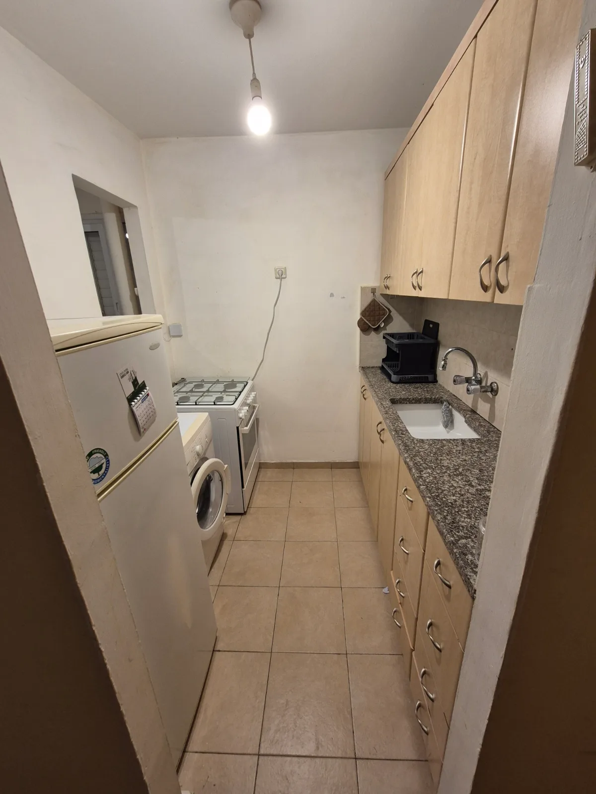 להשכרה דירה 2 חדרים וסלון בשכונה ו הישנה צמוד לאוניברסיטה — תמונה 10