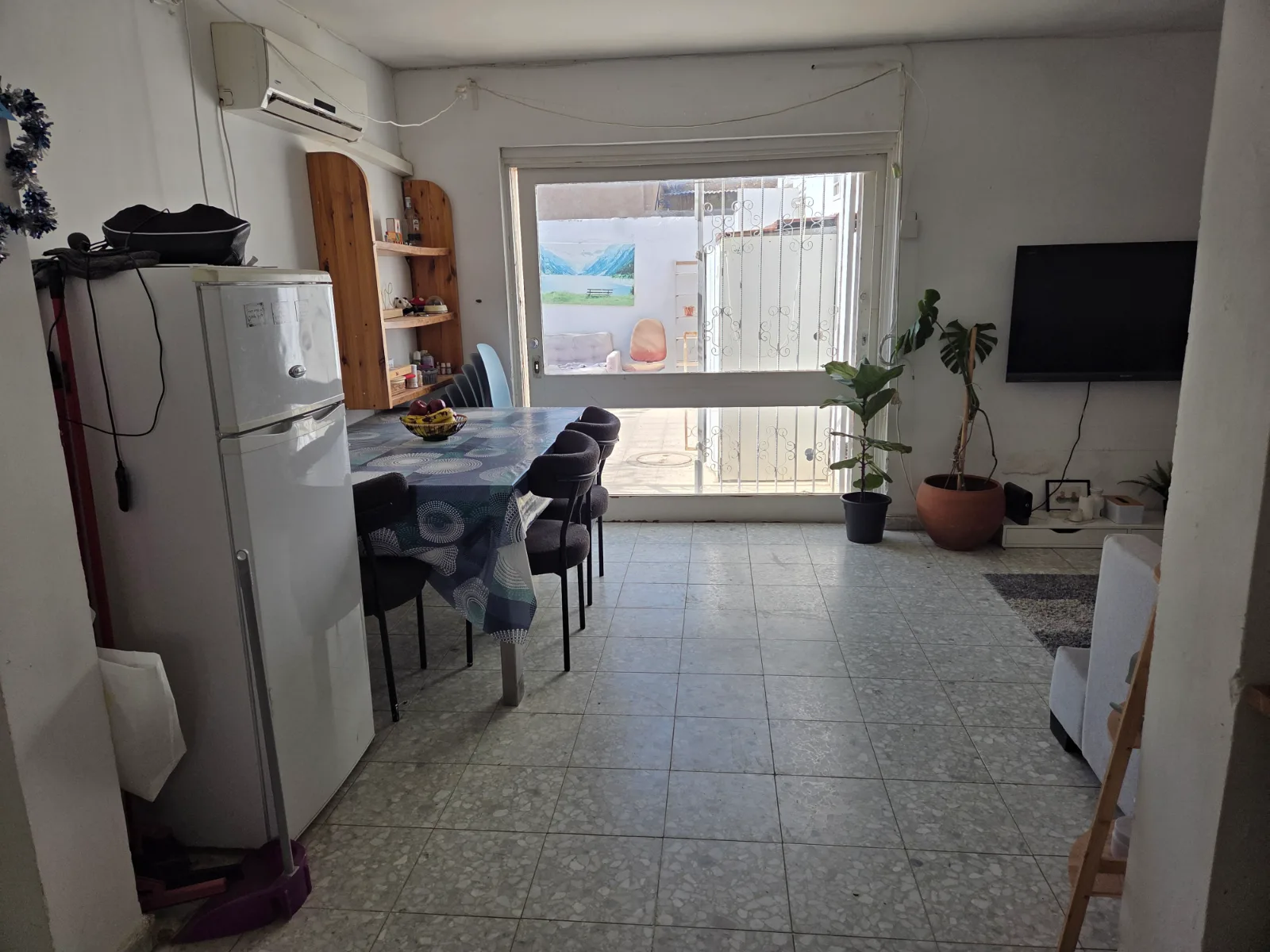 דירת גן עם 4 שותפים, חצר בכניסה וחצר פנימית — תמונה 5
