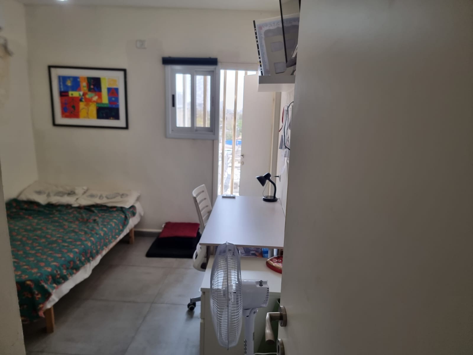 דירה מפנקת ומרוהטת עם 3 סוויטות שמיודעת ל-3 שותפים! עם דיל שווה במיוחד בסוף המודעה! 🔥 — תמונה 3