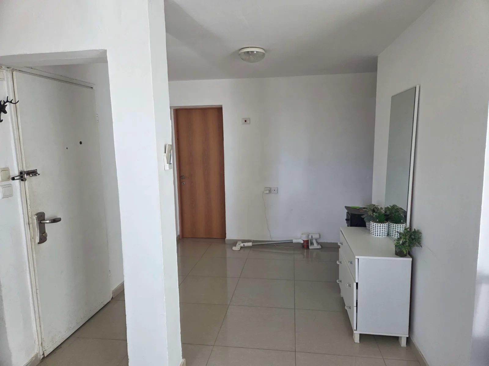 מתפנה חדר בדירת 4 חדרים — תמונה 2